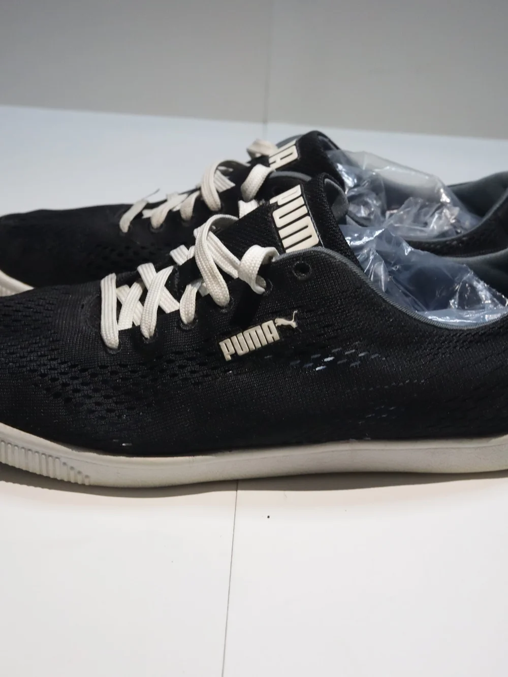 PUMA Women's Black Casual Knit Sneakers with White Soles Size 8 Sportlifestyle